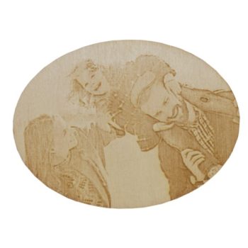  Gravírozott fa hűtőmágnes, 8 cm x 6 cm, egyedi fotóval vagy logóval,