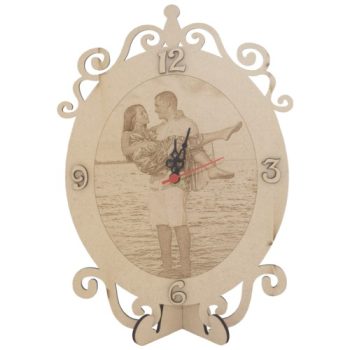   Gravírozott ovális míves óra, 18 cm x 25 cm, egyedi fotóval vagy logóval,