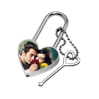 Lakat kulccsal, egyedi fotóval vagy logóval, szív forma